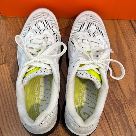 Nike Women Air Max White, Black & Neon Green - Picture 4 of 6